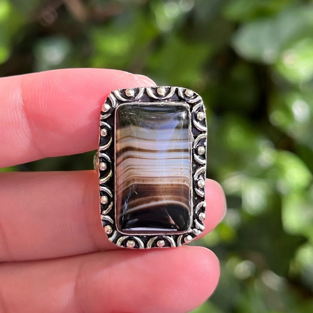 Size 8.25 925 silver plated rectangular banded onyx ring‎